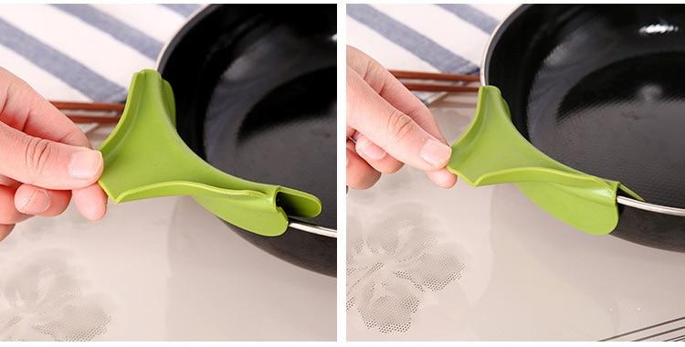 Kitchen Accessories Anti-spill Silicone Slip on Pour Soup Spout Funnel for  Pots Kitchen Gadgets.